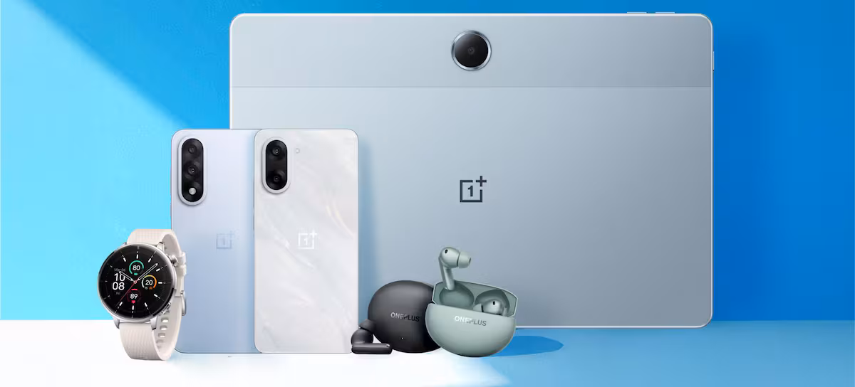 Cinco dispositivos OnePlus sobre fondo blanco, incluyendo el Nord 5 con pantalla encendida mostrando interfaz colorida, auriculares Buds 4, reloj Watch 43 mm, tablet Pad Lite y Nord CE5 alineados de izquierda a derecha. Ambiente de estudio bien iluminado. Texto en la imagen: OnePlus Nord 5, Buds 4, Watch 43 mm, Pad Lite, Nord CE5. Tono tecnológico y moderno.